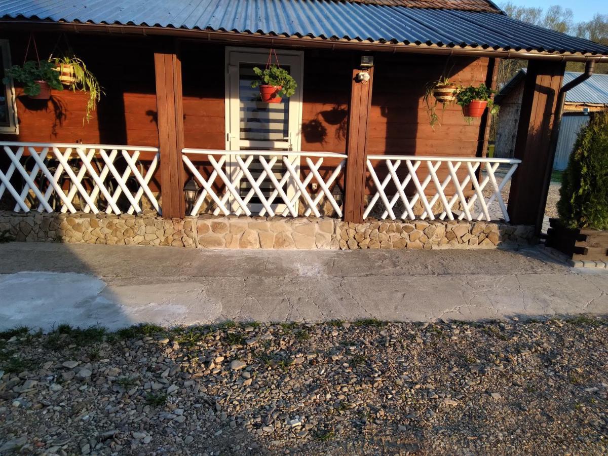 Domek Na Prerii Ustrzyki Dolne Exterior photo